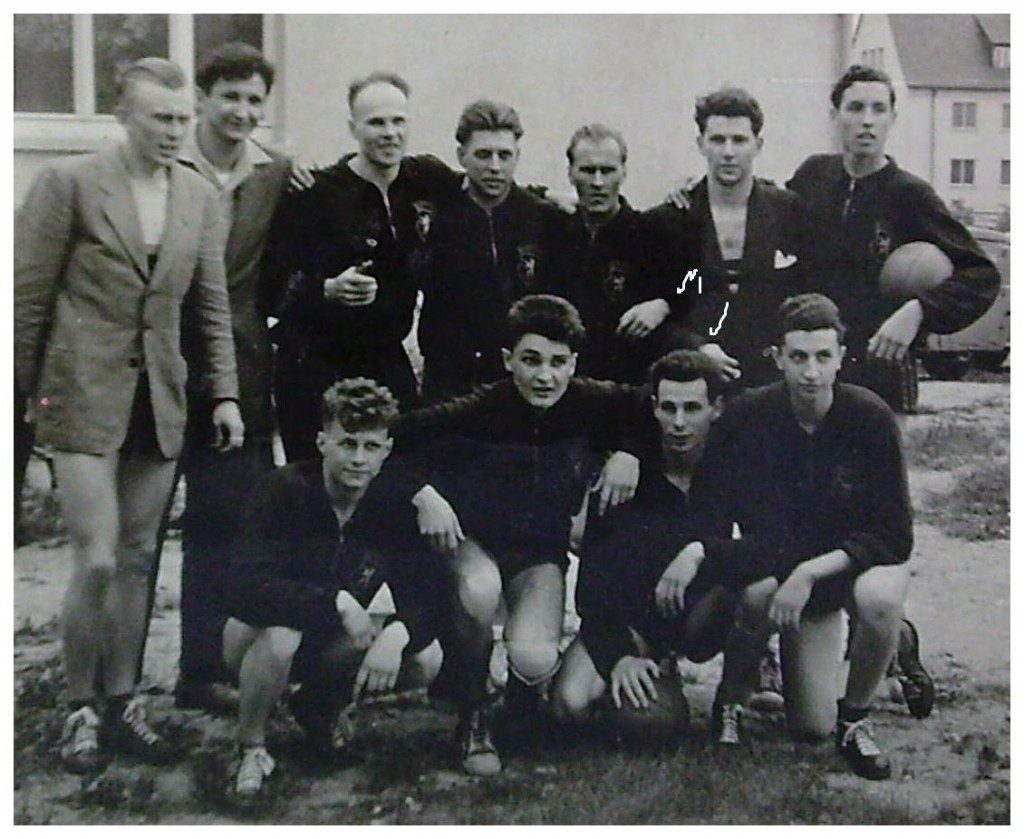 Diese Mannschaft errang 1952 in Stuttgart den 3. Meistertitel für den Turnerbund. Stehend von links: Theodor Schober, Anton Kartak, Wolf Heinker, Kurt Siebenhaar, Helmut Kulikowski, Ed Wagman, Ernst Riebel; kniend von links: Günter Piontek, Oskar Roth, Helmut Schumacher, Siegfried Bauer (Foto: privat, Slg. Siegfried Bauer)