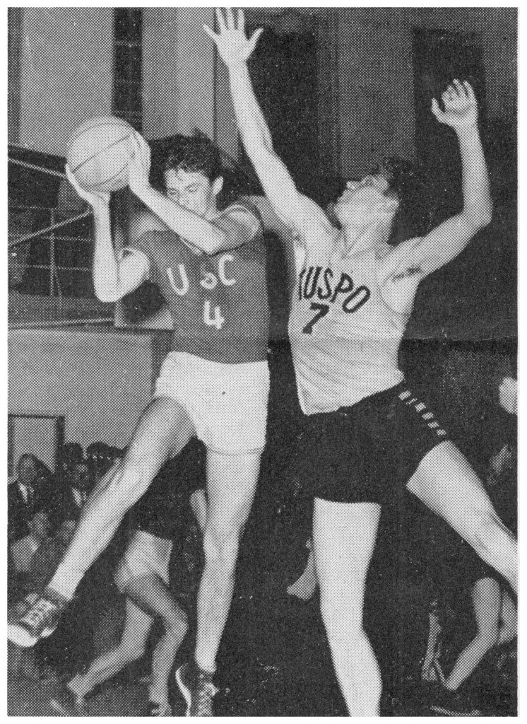 Werner Lamade in einer Spielszene gegen TuSpo Göttingen. Erneut erwies sich der Nationalspieler als Stütze des neuen und alten Deutschen Meisters (Foto: Heidelberger Tageblatt, Quelle „Basketball“ Nr. 5/1958).