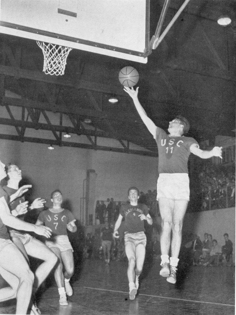 Oskar Roth, Urgestein des Heidelberger Basketballs, im Endspiel gegen Aachen vor seiner 9. Deutschen Meisterschaft (Slg. Gerhard Treutlein).