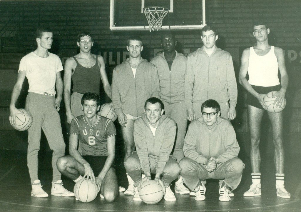 Die bravouröse Madrider Mannschaft. Oben v. l.: Joe Loibl, Klaus Urmitzer, Hannes Neumann, John Ware, Jürgen Langhoff, Christoph Staiger; kniend v. l.: Jochen Schmücker, Hans Leciejewski, Volker Heindel (Slg. Volker Heindel)